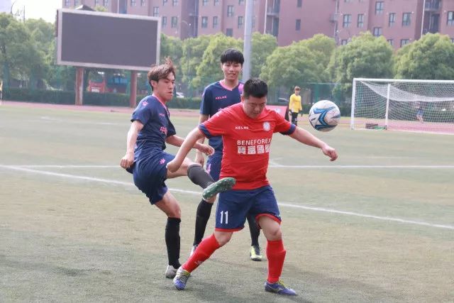 中国男篮逆转获胜，赛后数据揭示真实功臣，不是徐昕，而是他